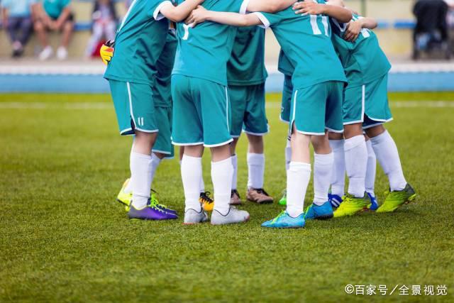 迎新晚会上陈翔意外遭喊毛晓彤引关注